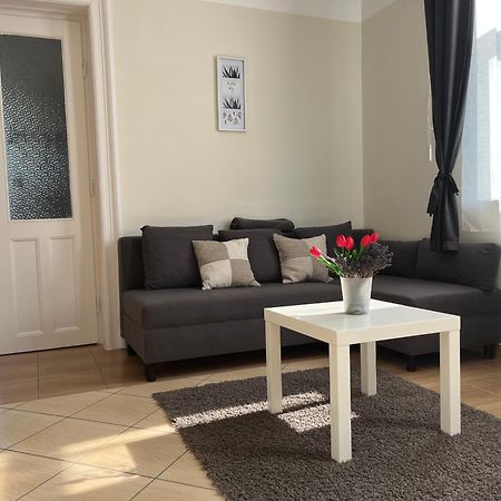 Idill Apartmanhaz B&B ทิสซาฟือแรด ภายนอก รูปภาพ