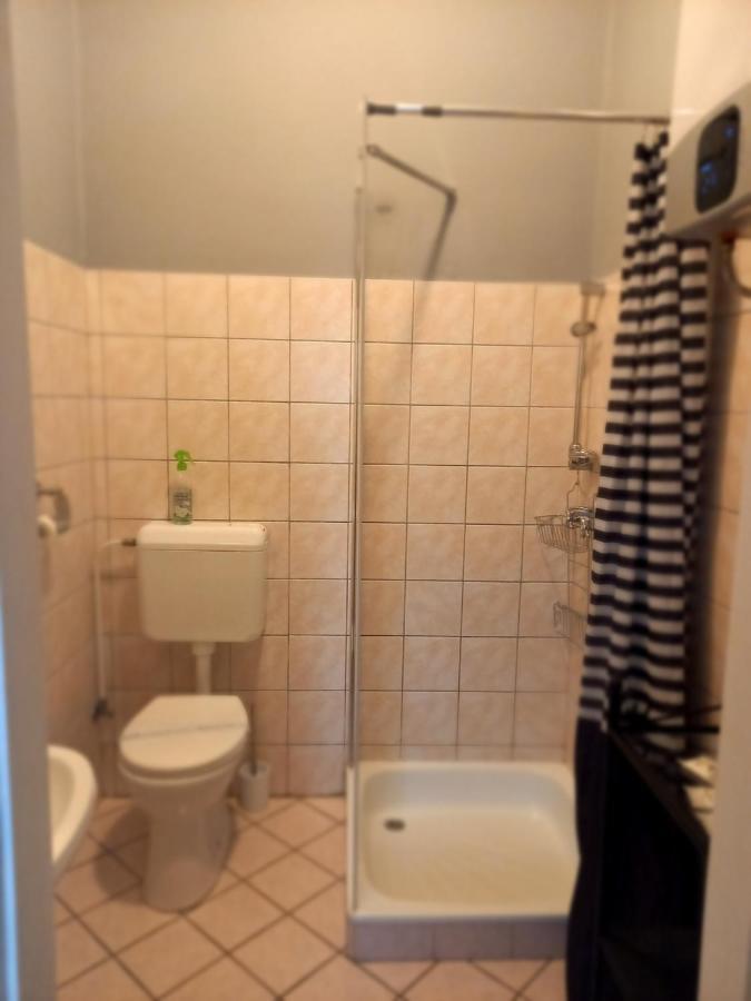 Idill Apartmanhaz B&B ทิสซาฟือแรด ภายนอก รูปภาพ