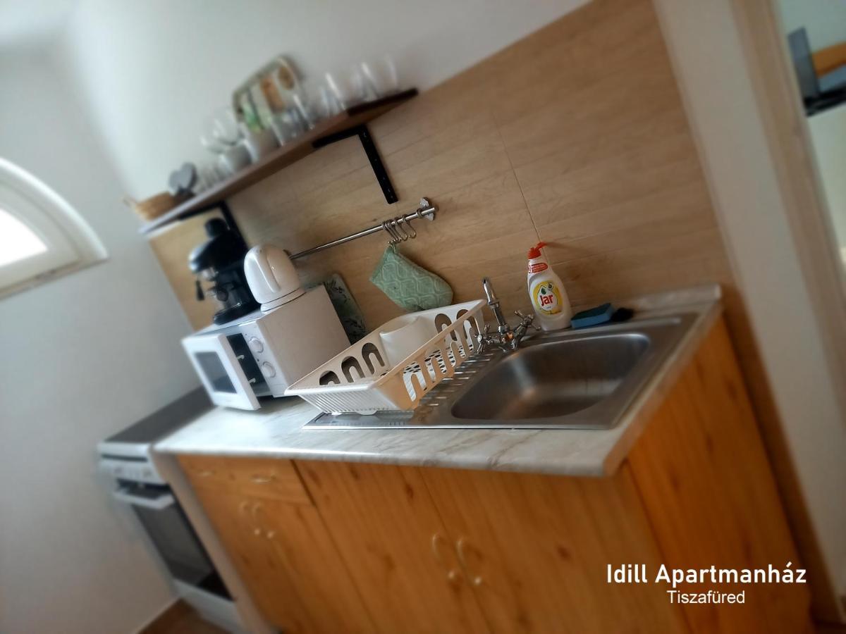 Idill Apartmanhaz B&B ทิสซาฟือแรด ภายนอก รูปภาพ
