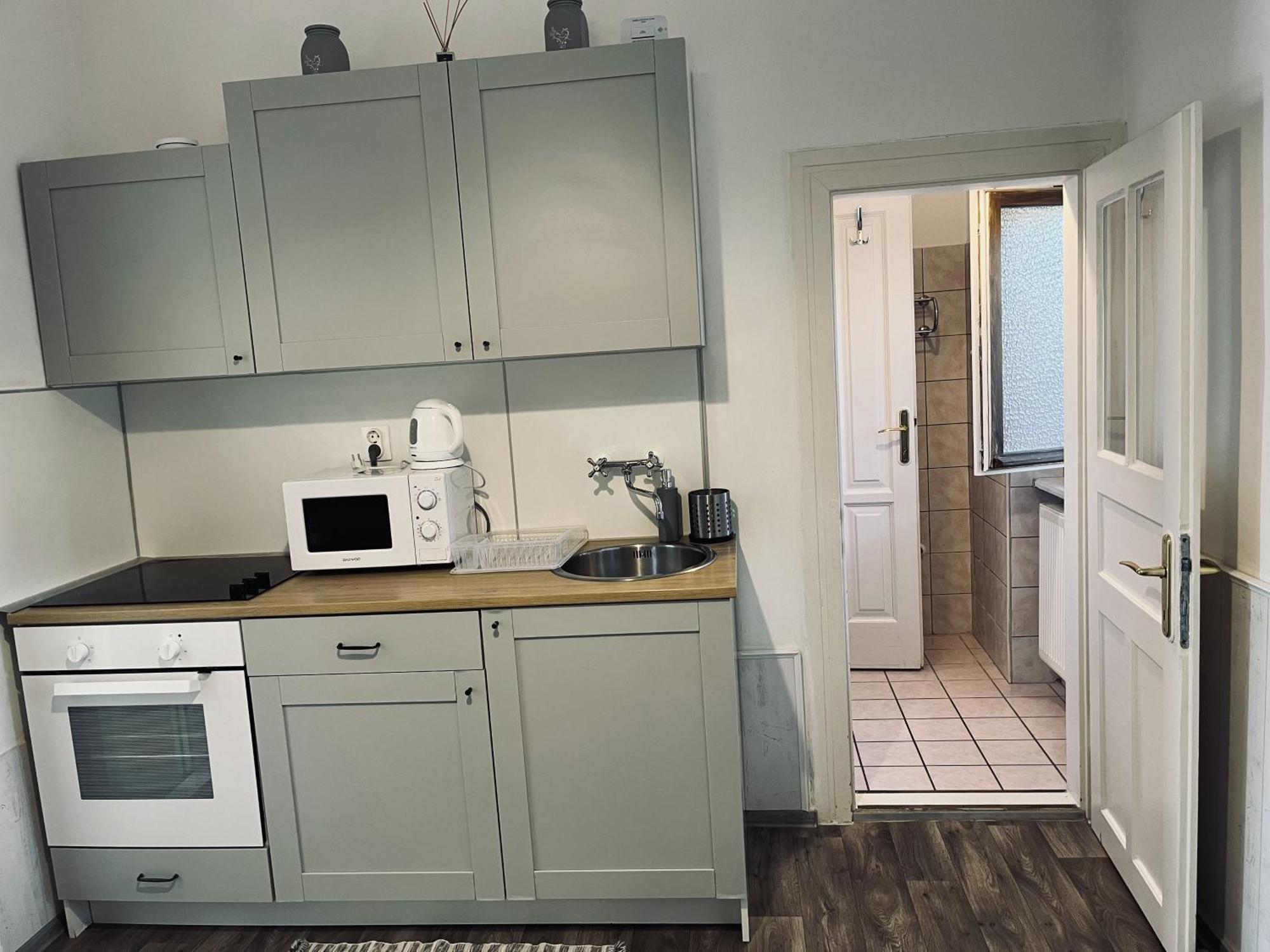 Idill Apartmanhaz B&B ทิสซาฟือแรด ภายนอก รูปภาพ