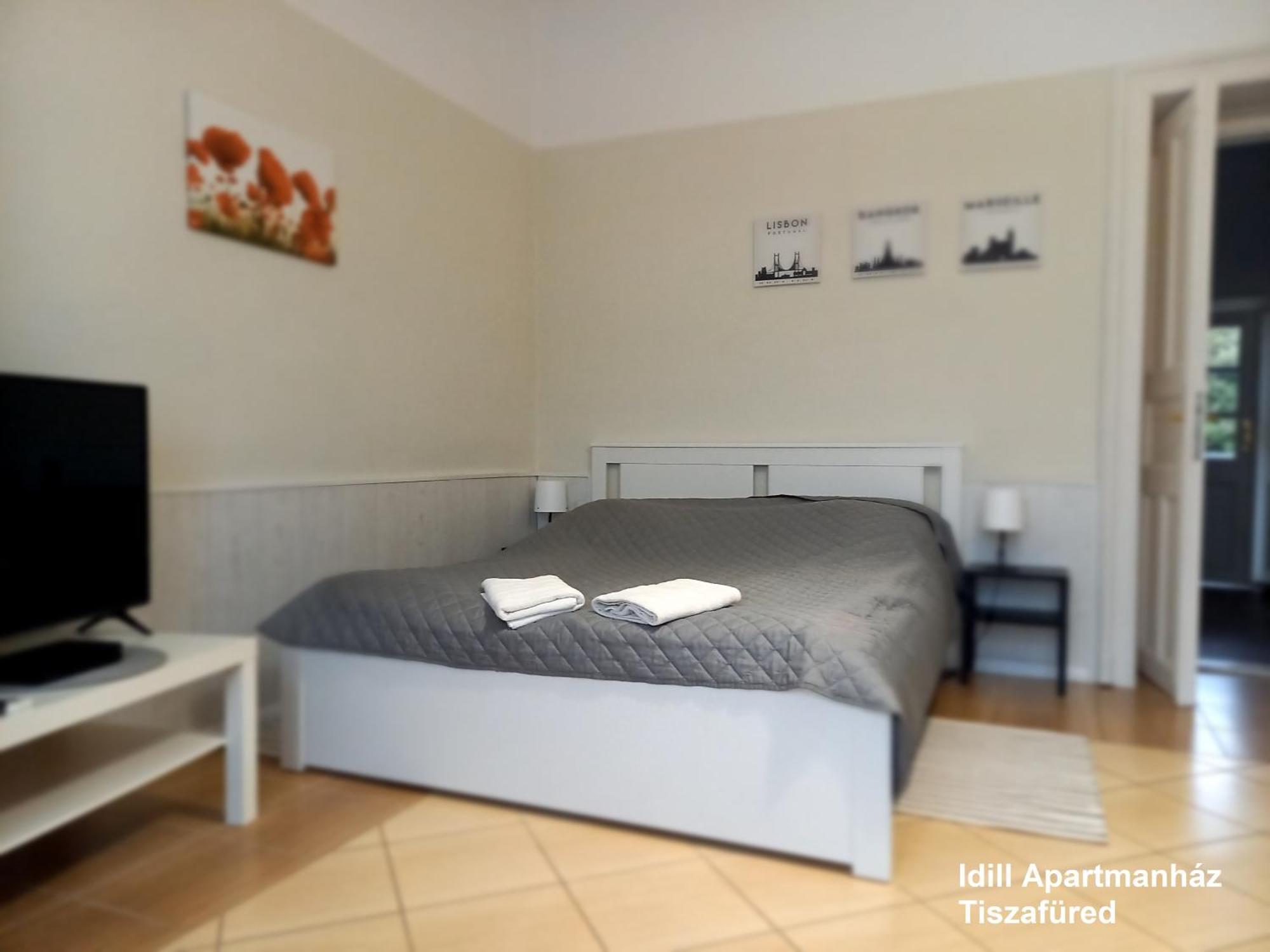 Idill Apartmanhaz B&B ทิสซาฟือแรด ภายนอก รูปภาพ