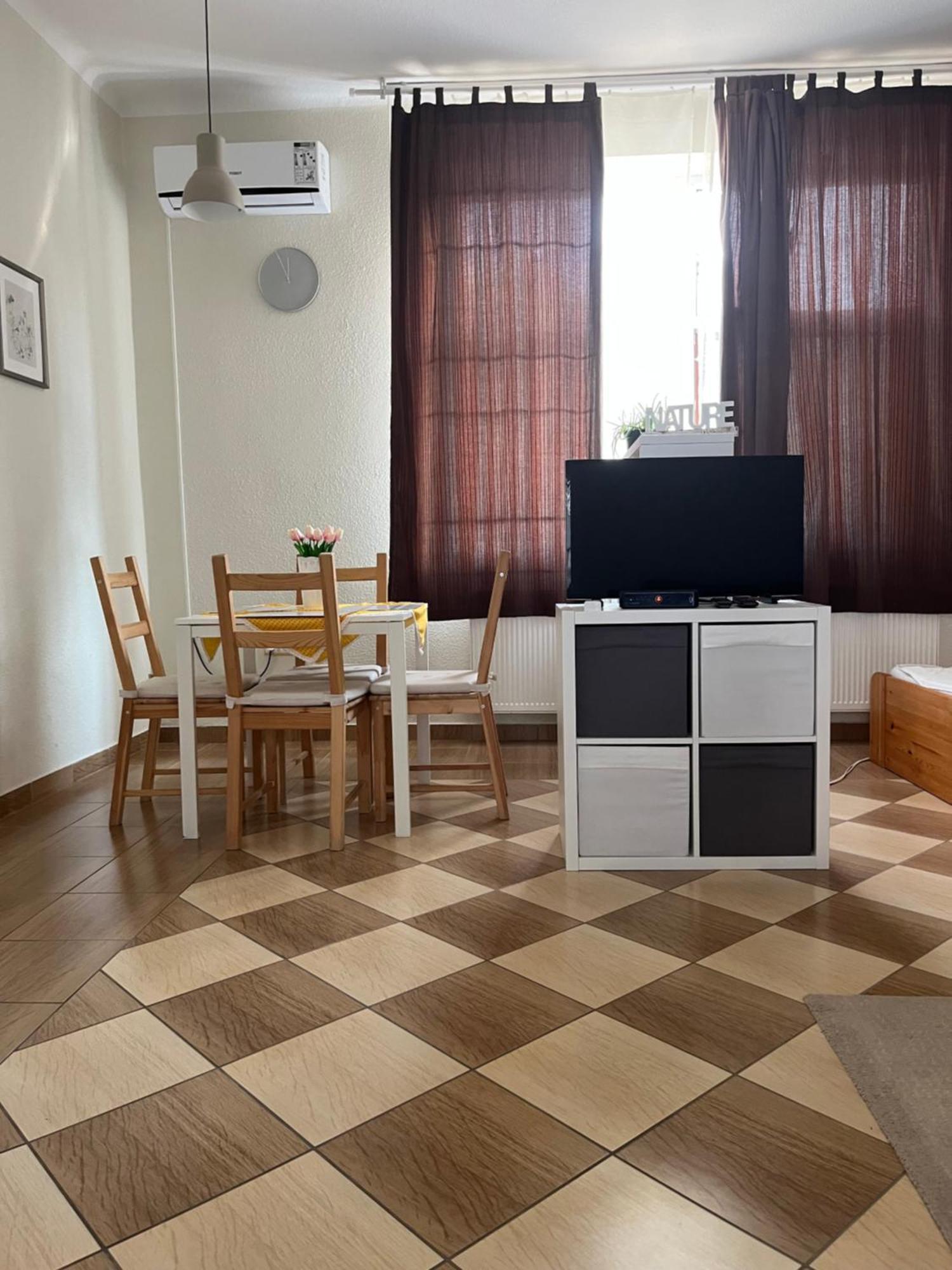 Idill Apartmanhaz B&B ทิสซาฟือแรด ภายนอก รูปภาพ