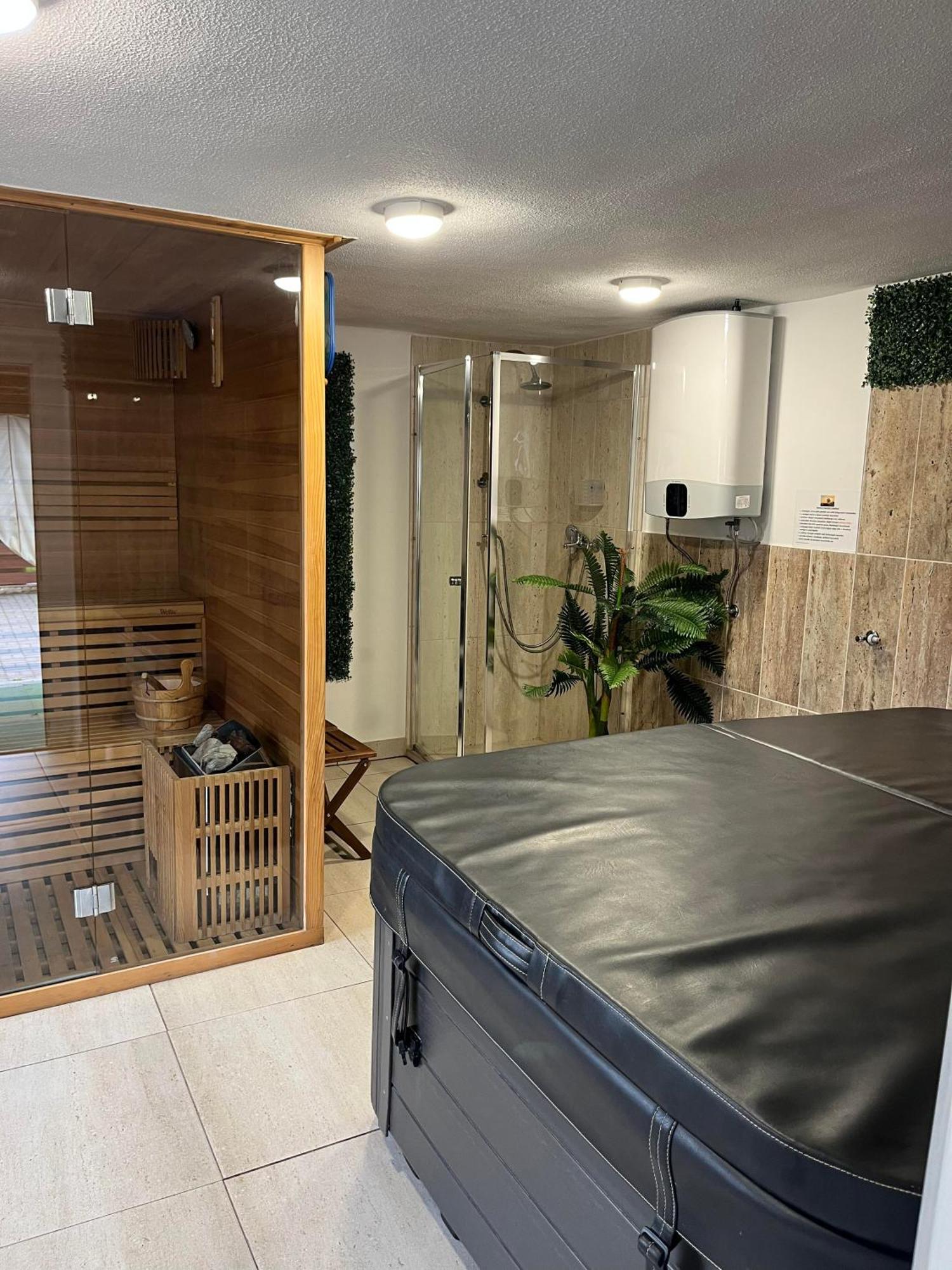 Idill Apartmanhaz B&B ทิสซาฟือแรด ภายนอก รูปภาพ