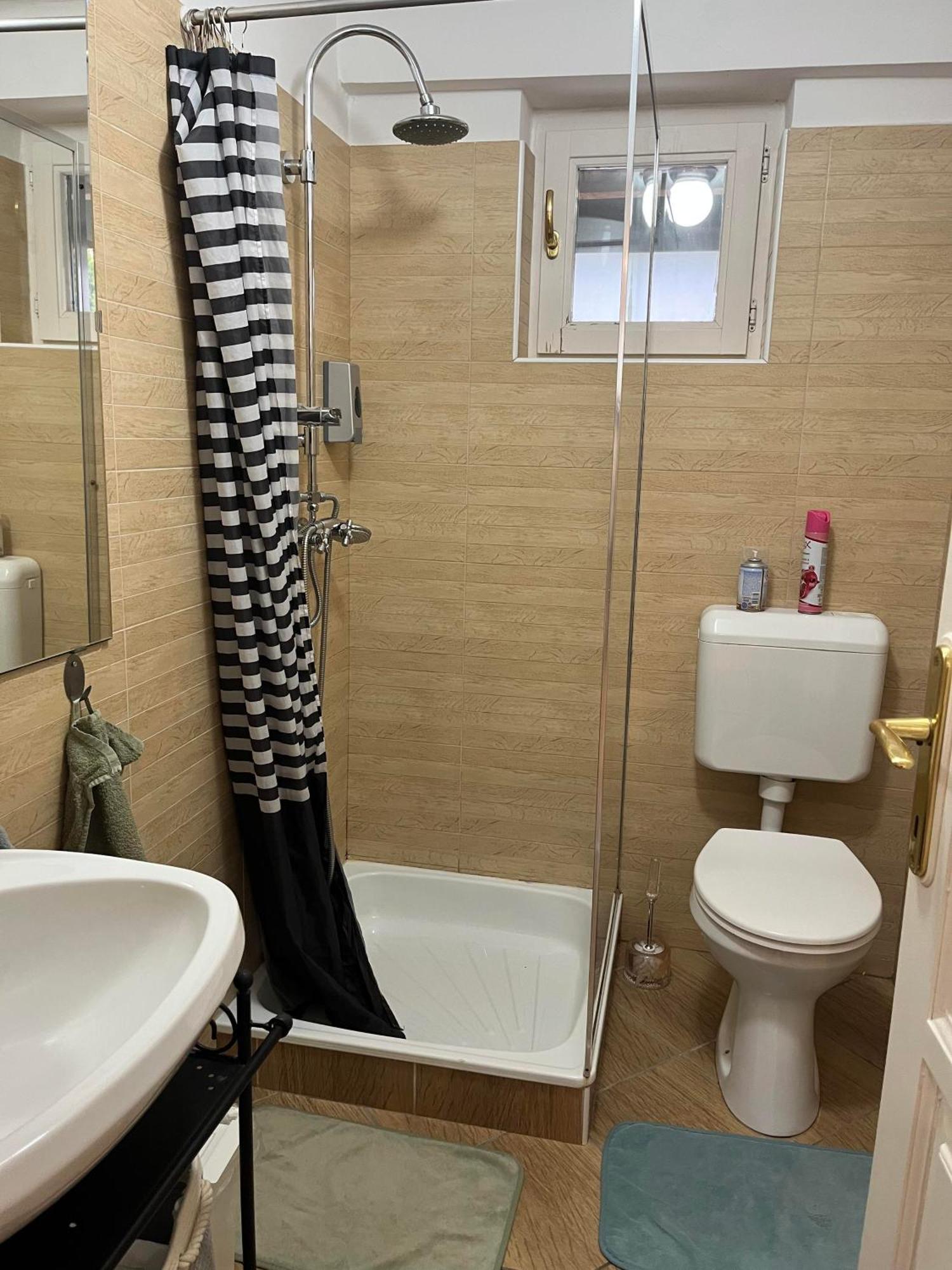 Idill Apartmanhaz B&B ทิสซาฟือแรด ภายนอก รูปภาพ